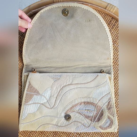 Beautiful Carlo Fiori Vintage Italian Cream and Tan Clutch - Picture 6 of 8